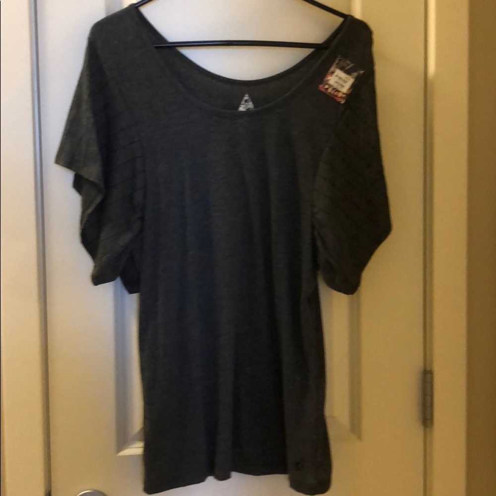 Volcom women’s tee